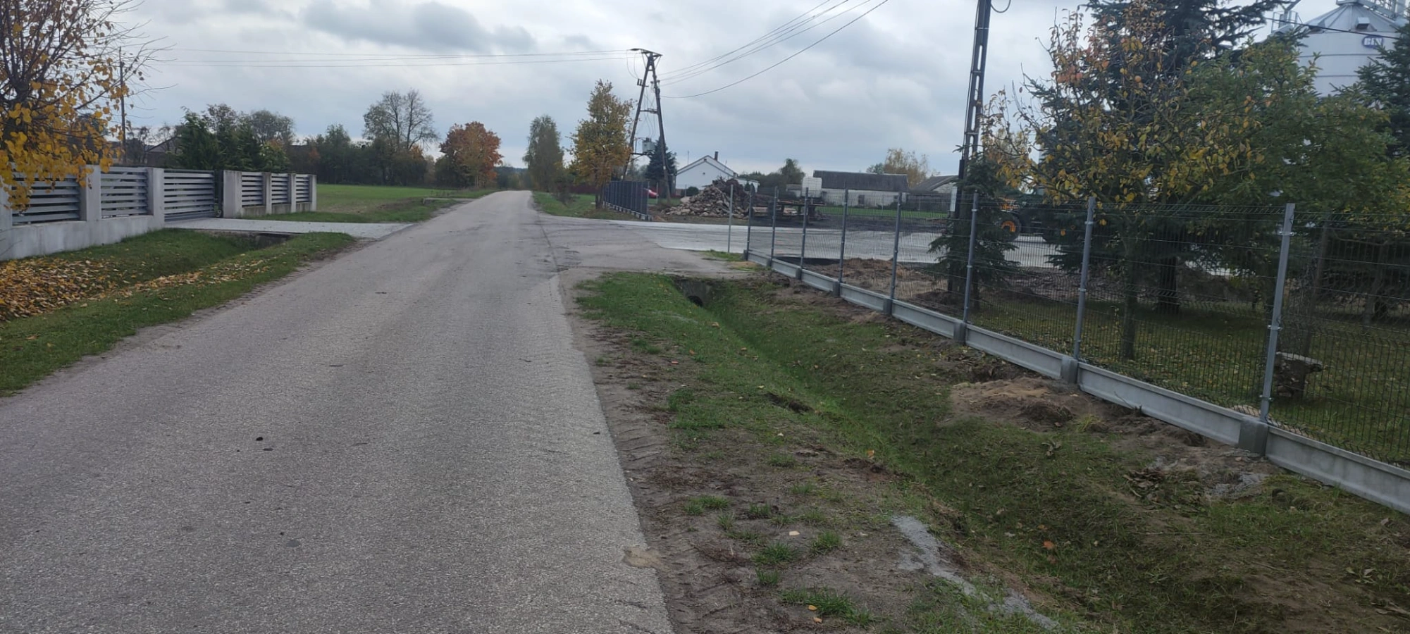 Zdjęcie - ogrodzenia panelowe 3d w kolorze czarnym z podmurówką betonową